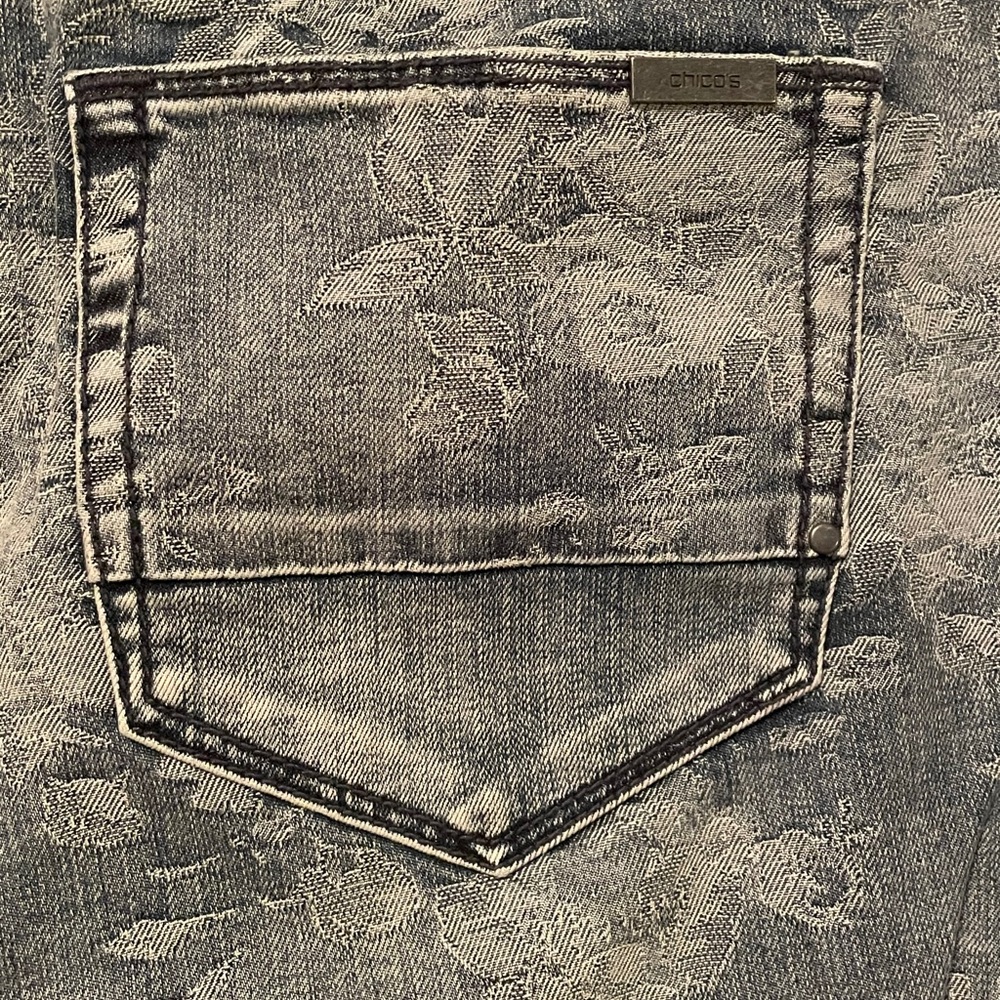 So Slimming Chico’s Crop Patchwork Jeans Size 2 L - image 4